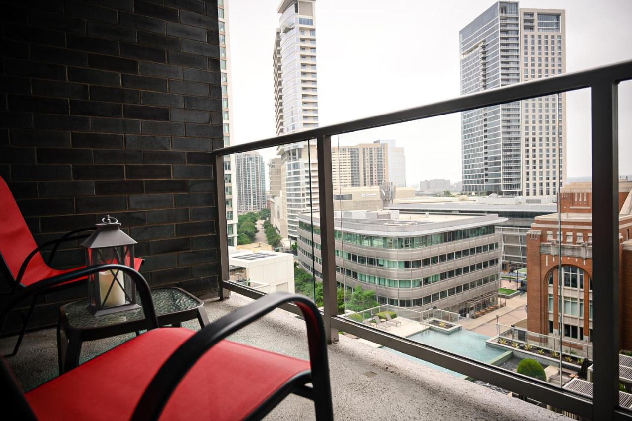 Downtown Dallas Apt With View Walking Distance To Aac With Free Parking Pool Wifi Kültér fotó